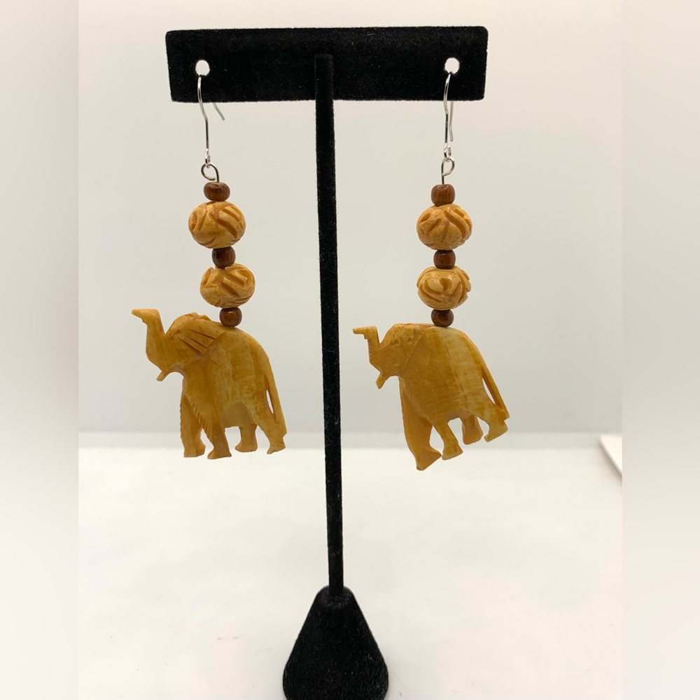 New Handmade Women’s Jewelry Carved Elephant Beaded Earrings 3 1/4 Inch Brown